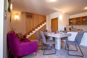 Charming Villa With Private Swimming Pool at Sumartin