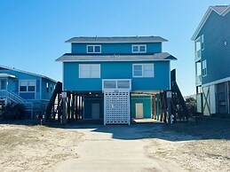 Turtley Paradise West 3 Bedroom Home by RedAwning