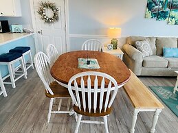 Turtley Paradise West 3 Bedroom Home by RedAwning