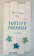 Turtley Paradise West 3 Bedroom Home by RedAwning
