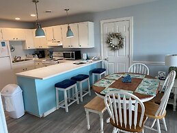 Turtley Paradise West 3 Bedroom Home by RedAwning