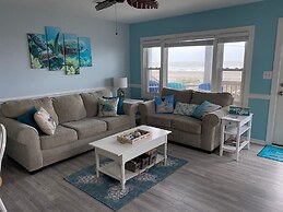 Turtley Paradise West 3 Bedroom Home by RedAwning