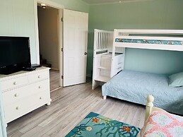 Turtley Paradise West 3 Bedroom Home by RedAwning