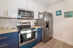 Anchorage Haus 3 Bedroom Home by RedAwning