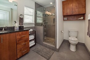 Anchorage Haus 3 Bedroom Home by RedAwning