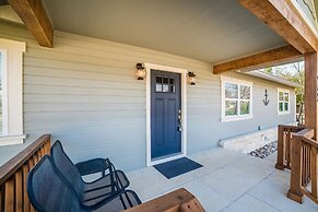 Anchorage Haus 3 Bedroom Home by RedAwning