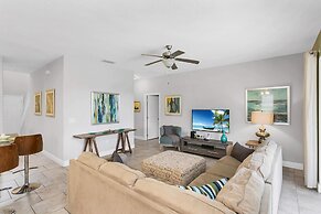 Posh and Roomy Home With Spa Near Disneyworld, CDC Standards #6st345