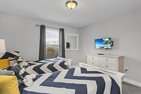 Posh and Roomy Home With Spa Near Disneyworld, CDC Standards #6st345