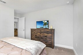Posh and Roomy Home With Spa Near Disneyworld, CDC Standards #6st345