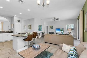 Posh and Roomy Home With Spa Near Disneyworld, CDC Standards #6st345