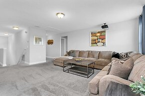 Posh and Roomy Home With Spa Near Disneyworld, CDC Standards #6st345