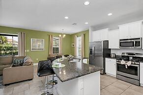 Posh and Roomy Home With Spa Near Disneyworld, CDC Standards #6st345