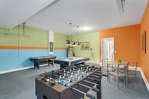 Posh and Roomy Home With Spa Near Disneyworld, CDC Standards #6st345