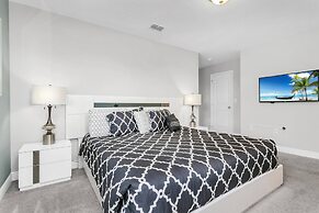Posh and Roomy Home With Spa Near Disneyworld, CDC Standards #6st345