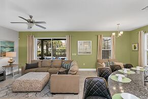 Posh and Roomy Home With Spa Near Disneyworld, CDC Standards #6st345