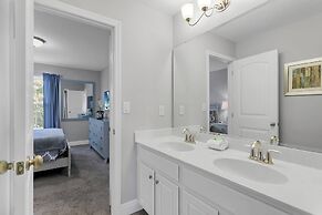 Posh and Roomy Home With Spa Near Disneyworld, CDC Standards #6st345