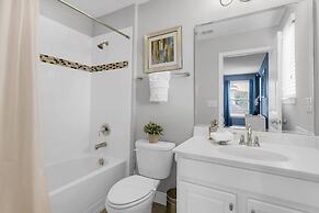 Posh and Roomy Home With Spa Near Disneyworld, CDC Standards #6st345