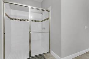 Posh and Roomy Home With Spa Near Disneyworld, CDC Standards #6st345
