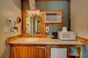 Holiday Motel & RV Park