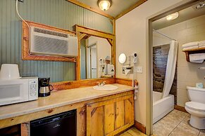 Holiday Motel & RV Park