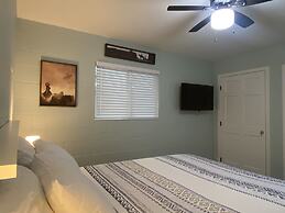 Holiday Motel & RV Park