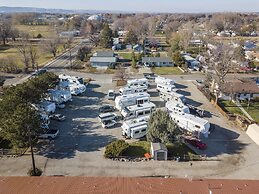 Holiday Motel & RV Park