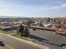 Holiday Motel & RV Park