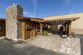 Holiday Motel & RV Park