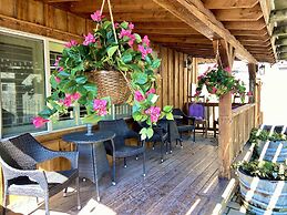 Holiday Motel & RV Park