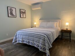 Holiday Motel & RV Park