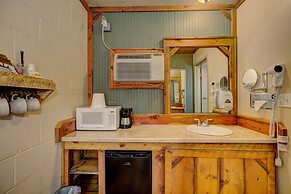 Holiday Motel & RV Park