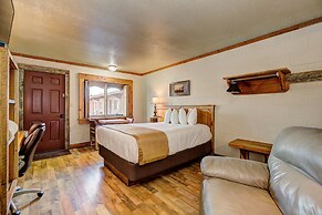 Holiday Motel & RV Park