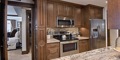 Plaza Lodge #1 5 Bedroom Condo by RedAwning