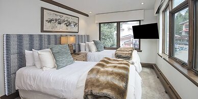 Plaza Lodge #1 5 Bedroom Condo by RedAwning