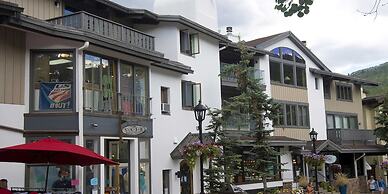 Plaza Lodge #1 5 Bedroom Condo by RedAwning