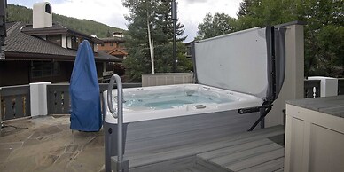 Plaza Lodge #1 5 Bedroom Condo by RedAwning