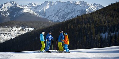 Plaza Lodge #1 5 Bedroom Condo by RedAwning