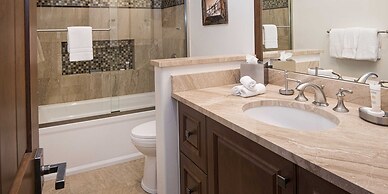 Plaza Lodge #1 5 Bedroom Condo by RedAwning