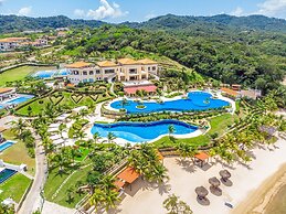 Pristine Bay 1108 4 Bedroom Home by RedAwning