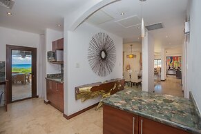 Pristine Bay 1108 4 Bedroom Home by RedAwning