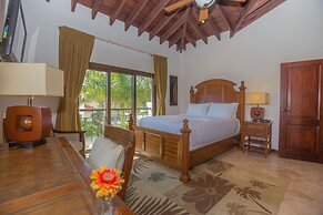 Pristine Bay 1108 4 Bedroom Home by RedAwning