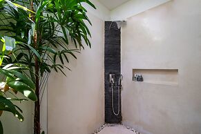 Elegant Private Villa, 3 BR, Seminyak With Staff