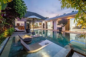 Elegant Private Villa, 3 BR, Seminyak With Staff