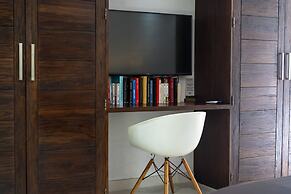 Elegant Private Villa, 3 BR, Seminyak With Staff