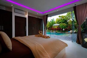 Elegant Private Villa, 3 BR, Seminyak With Staff