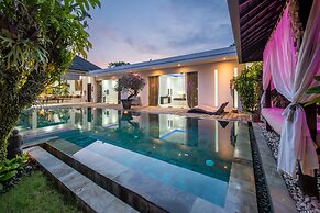 Elegant Private Villa, 3 BR, Seminyak With Staff