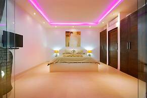 Elegant Private Villa, 3 BR, Seminyak With Staff