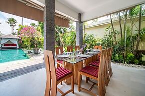 Elegant Private Villa, 3 BR, Seminyak With Staff