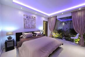 Elegant Private Villa, 3 BR, Seminyak With Staff