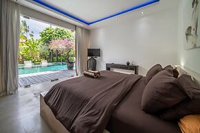 Elegant Private Villa, 3 BR, Seminyak With Staff